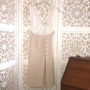 Skirt w/thigh high split💕